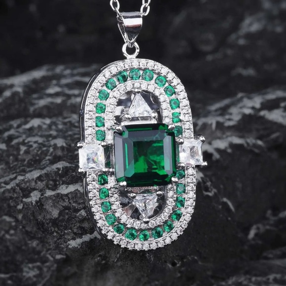 Green Art Deco Crystal Necklace - Picture 1 of 7